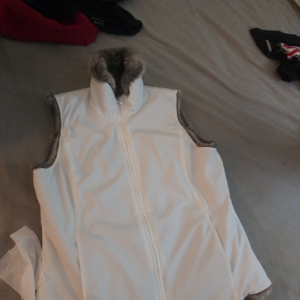 Kristen Blake vest
